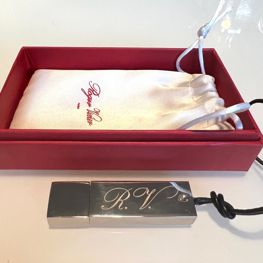 Roger Vivier USB drive and necklace. Limited edition.